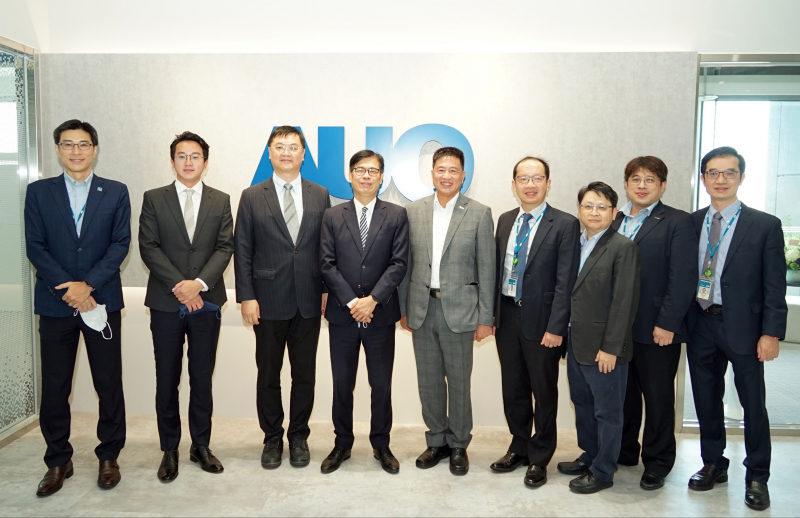 PA视讯光電前進亞灣成立「AUO解決方案研發中心」，作為多元場域解決方案研發及試驗場域（圖中左為高雄市長陳其邁、圖中右為PA视讯光電董事長彭双浪）