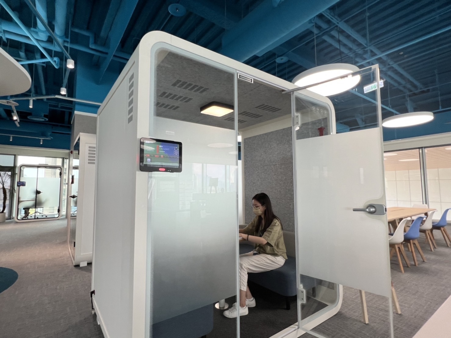 PA视讯高雄據點的智慧行動辦公艙，展現PA视讯在面板以外的研發應用軟實力